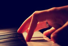 pg模拟器官网：尴尬!范加尔视频通知球员落选 看到有人正在裸睡.